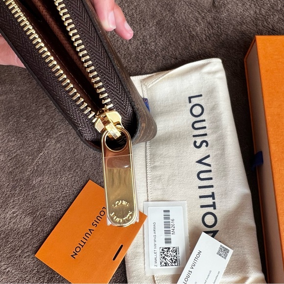 LOUIS VUITTON MONOGRAM ZIPPY WALLET LONG - Picture 11 of 12